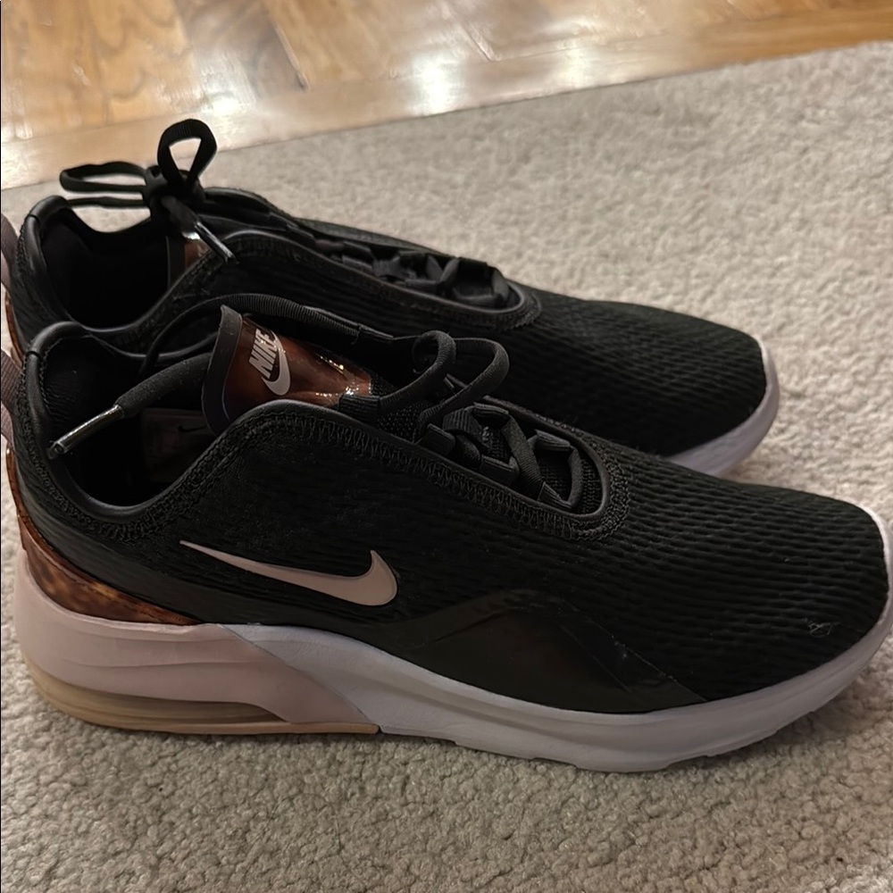 Nike Air Max motion 2 black / barely rose